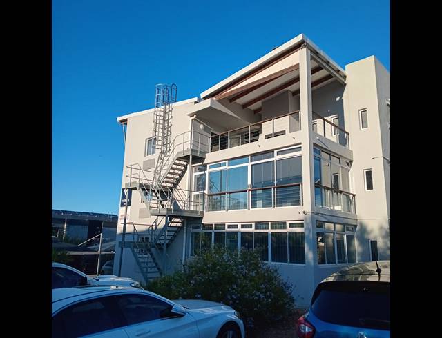 221M² OFFICE TO LET IN TECHNO PARK